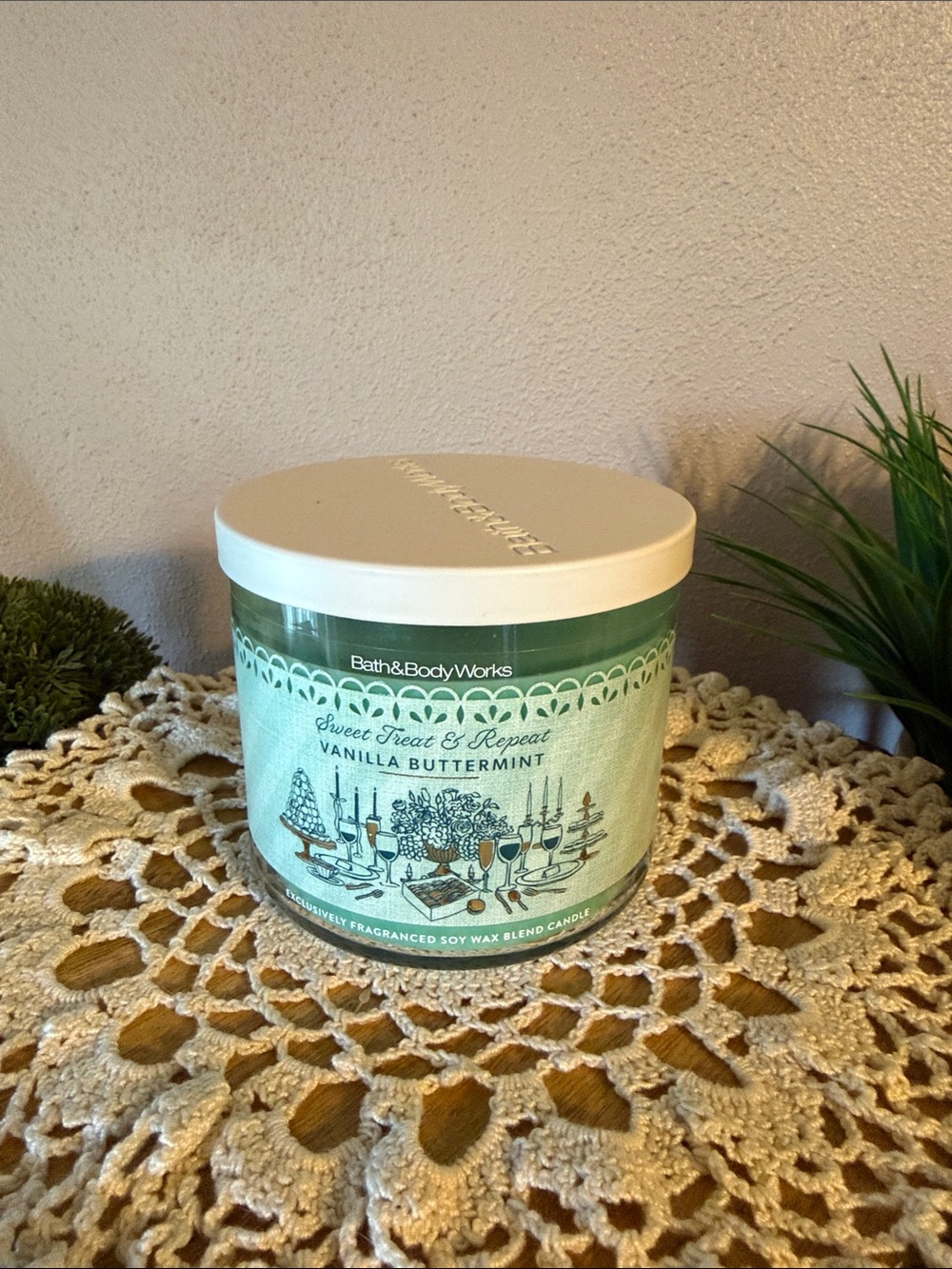 Bath & Body Works Vanilla Buttermint Candle in Mint Green and White